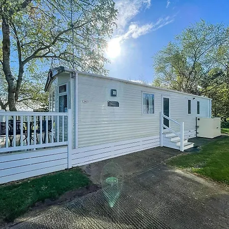 Beautiful Caravan With Decking And Wifi At Broadland Sands Ref 20382Bs Hopton on Sea Exterior foto