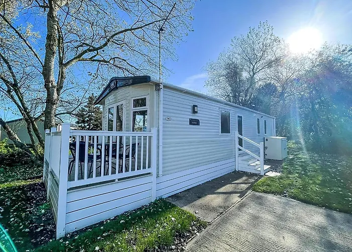 Beautiful Caravan With Decking And Wifi At Broadland Sands Ref 20382Bs