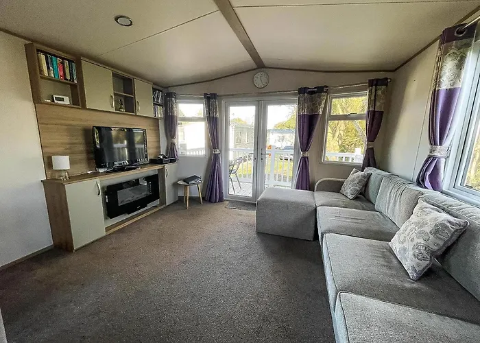 Beautiful Caravan With Decking And Wifi At Broadland Sands Ref 20382Bs