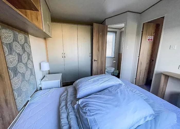 Beautiful Caravan With Decking And Wifi At Broadland Sands Ref 20382Bs