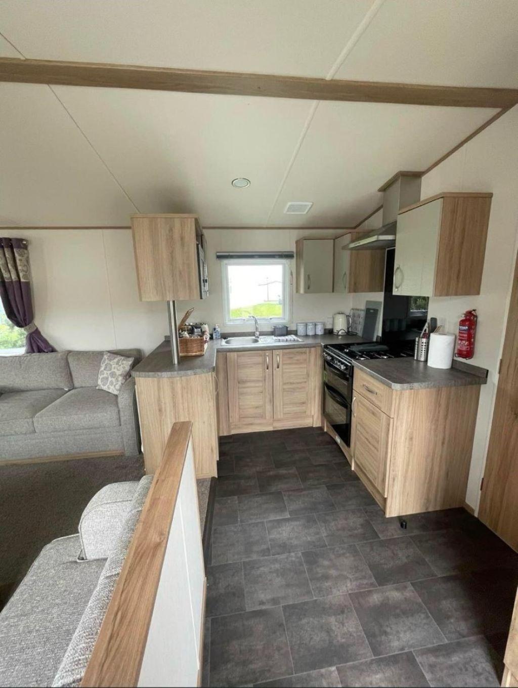 Beautiful Caravan With Decking And Wifi At Broadland Sands Ref 20382bs * Hopton on Sea