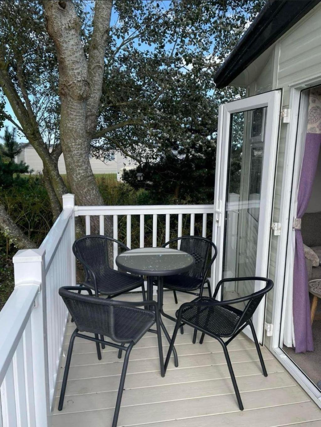 Campsite Beautiful Caravan With Decking And Wifi At Broadland Sands Ref 20382bs *