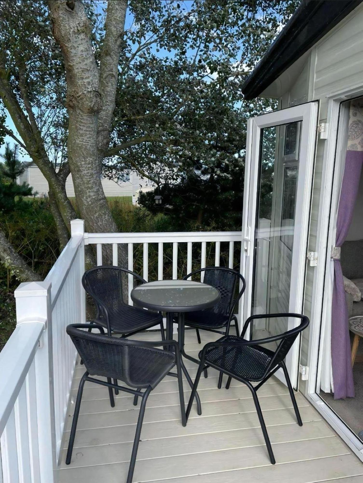 Campsite Beautiful Caravan With Decking And Wifi At Broadland Sands Ref 20382bs *