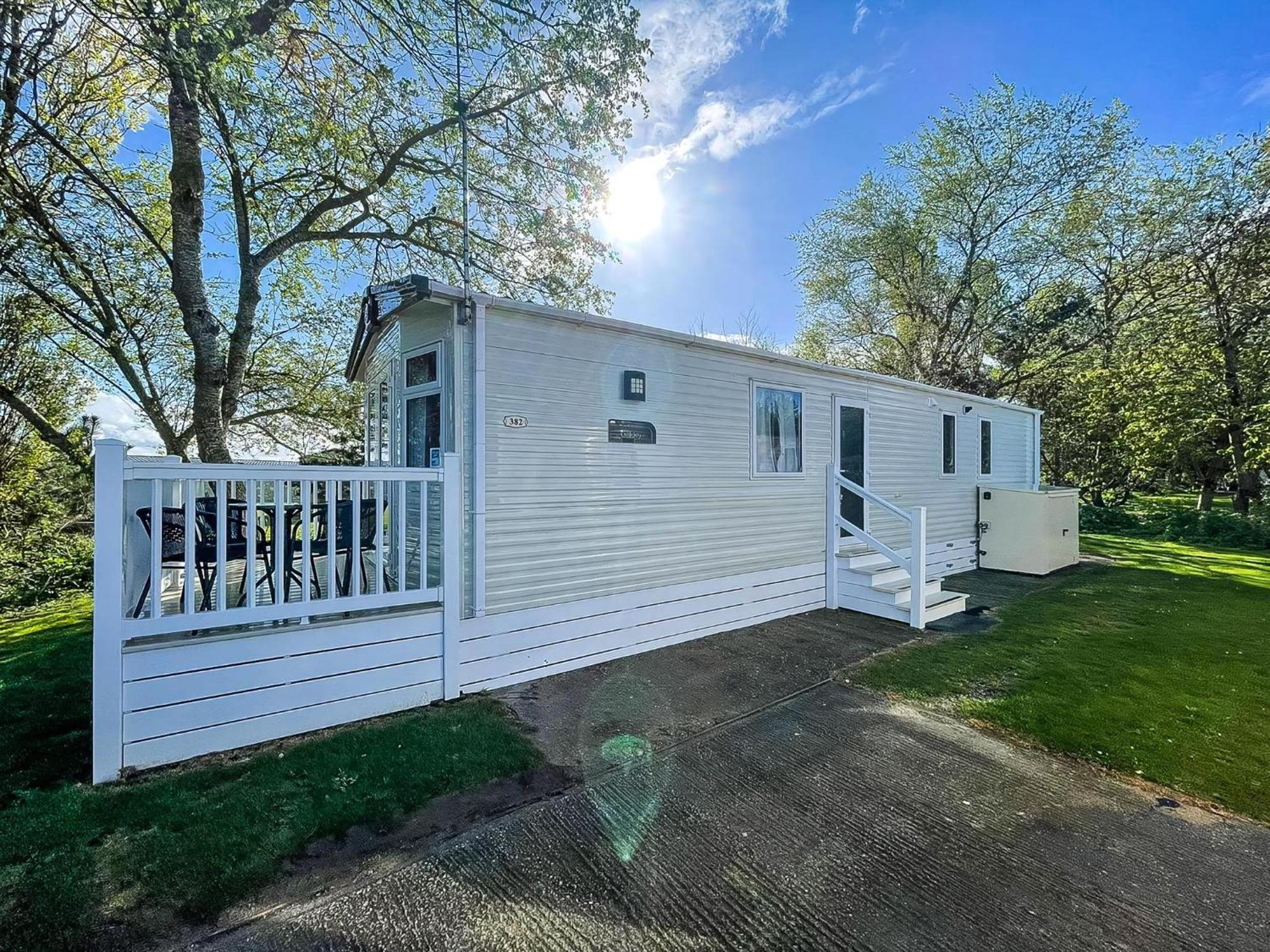 Beautiful Caravan With Decking And Wifi At Broadland Sands Ref 20382bs *