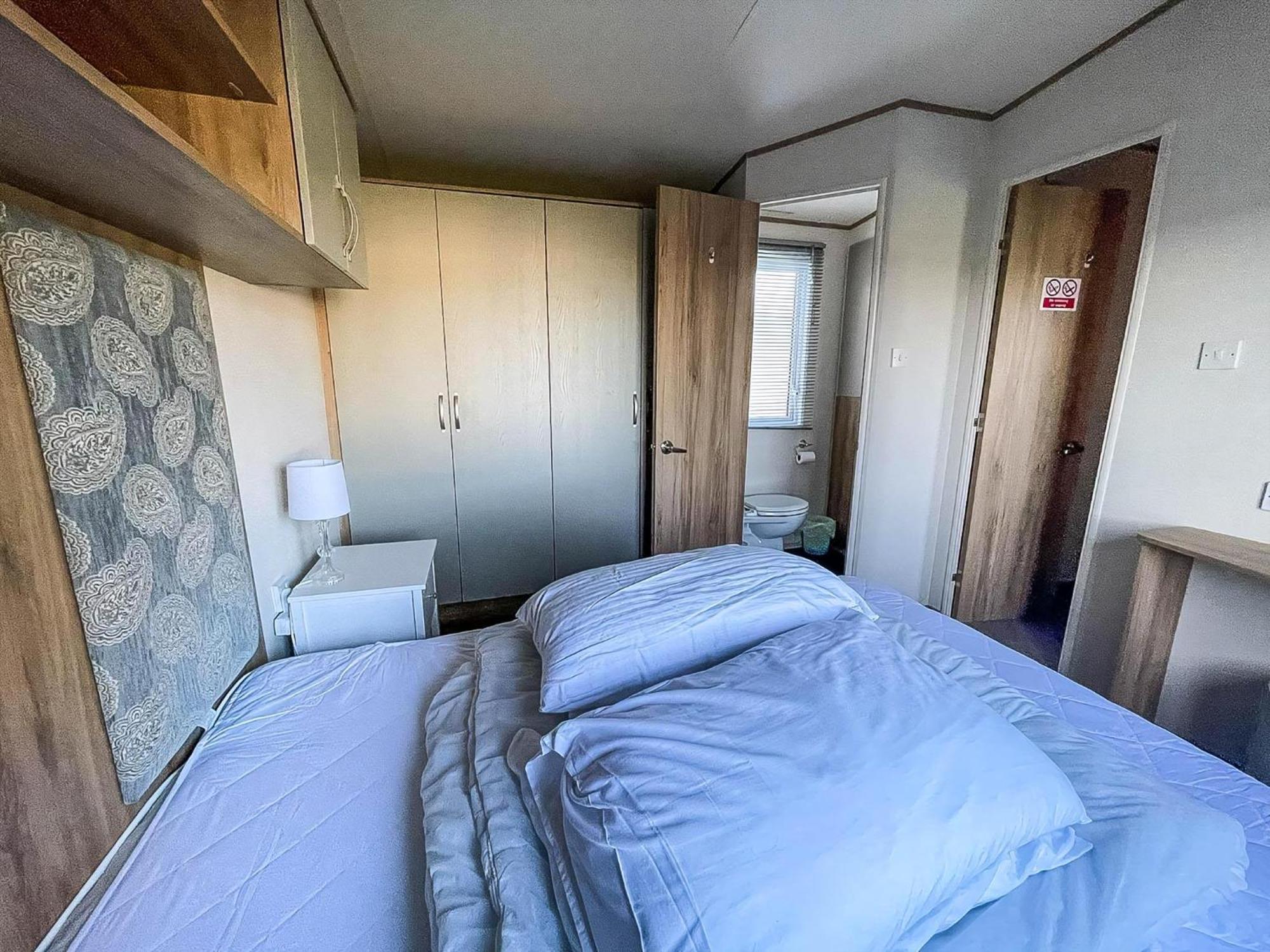 Beautiful Caravan With Decking And Wifi At Broadland Sands Ref 20382bs