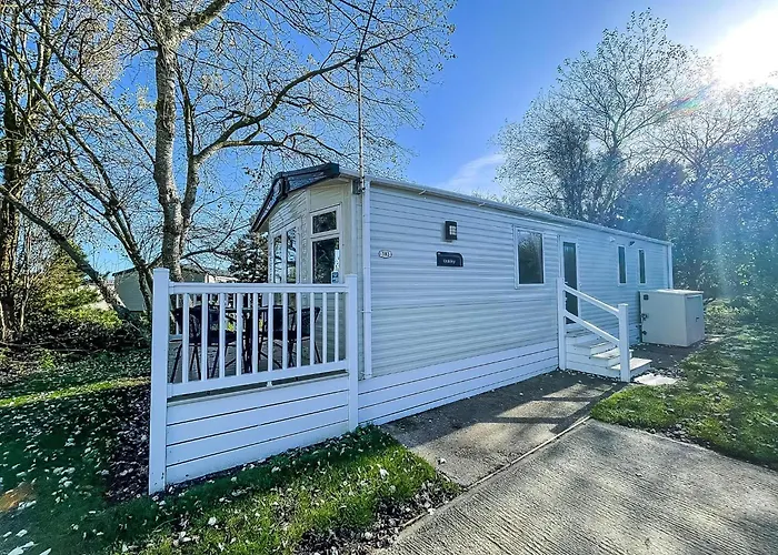 Beautiful Caravan With Decking And Wifi At Broadland Sands Ref 20382Bs